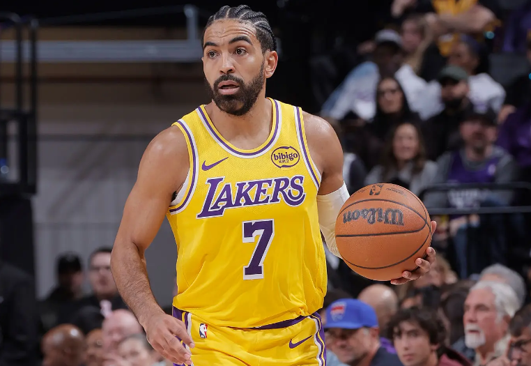 fb体育官方网站-太理想化了吧？湖人球迷真的指望毫无得分能力的替补后场拯救球队