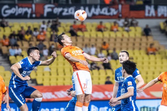 fb体育平台-河南0比2加少1人顽强追平 本土尖兵助豫军止连败