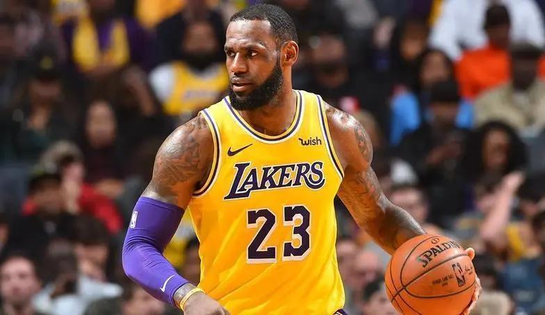 麦迪评历史最强阵太敢了！自入阵+詹打控卫，网友：保底十连冠